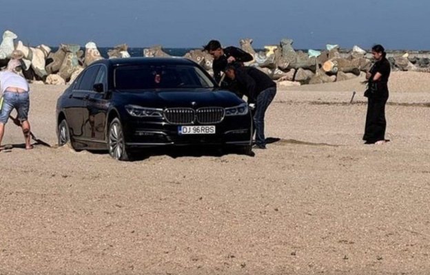 Turistul care a rămas „înțepenit“ cu mașina, pe plaja Reyna, amendat cu peste 10.000 de lei. Video