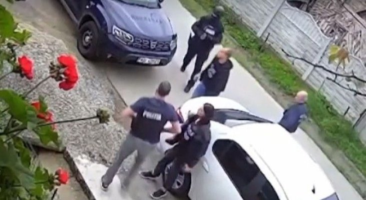 Pensionar rănit de mascați, în timpul unei percheziții greșite. Căutau un dealer de droguri vecin cu el. Video