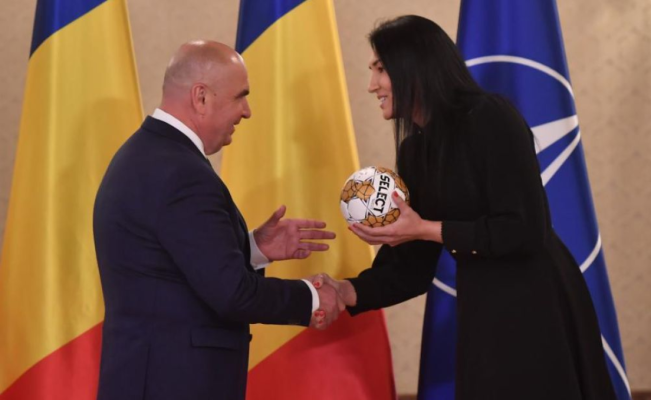 Handbalista Cristina Neagu a fost decorată de președintele Ilie Bolojan