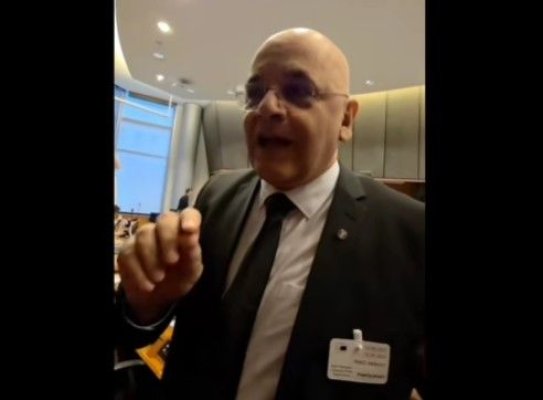 Diana Șoșoacă l-a fugărit pe Raed Arafat în Parlamentul European. Vezi de ce. Video