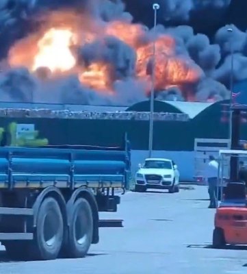 Nor toxic, evacuări în masă și panică lângă Sevilla, după un incendiu la un depozit de produse chimice. Video