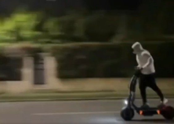 Tânărul care a fugit cu trotineta de polițiștii aflați în autospecială a fost identificat și amendat cu peste 3.200 lei