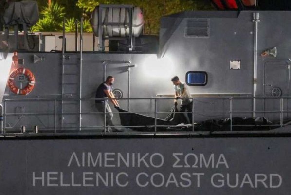 Grecia: 17 membri ai Gărzii de Coastă, inculpați pentru un naufragiu în care au murit peste 600 de migranți