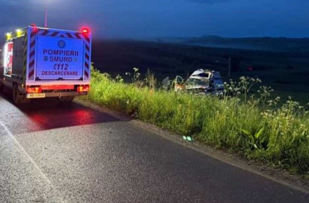 Patru persoane au fost rănite, după un accident rutier în care a fost implicată o ambulanță
