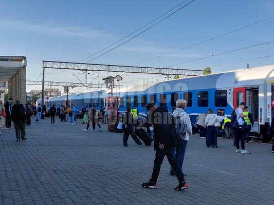 Trenurile cu petrecăreți continuă să ajungă în Gara Constanța. Video