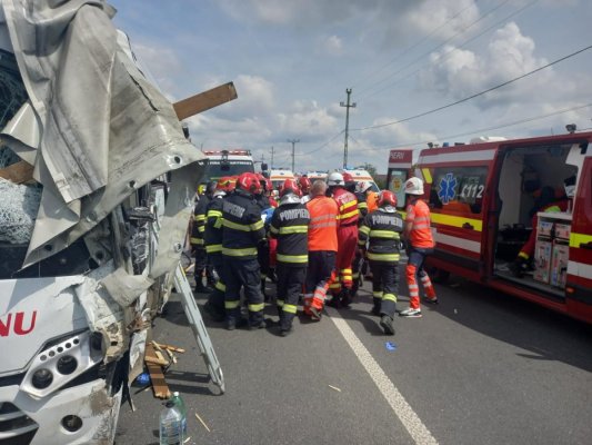 Plan roșu de intervenție, după o coliziune între un autocar și un autocamion. 17 persoane au ajuns la spital