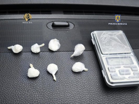 Două persoane din Constanța, reținute pentru trafic de cocaină. Cu ce sume vindeau dozele. Video