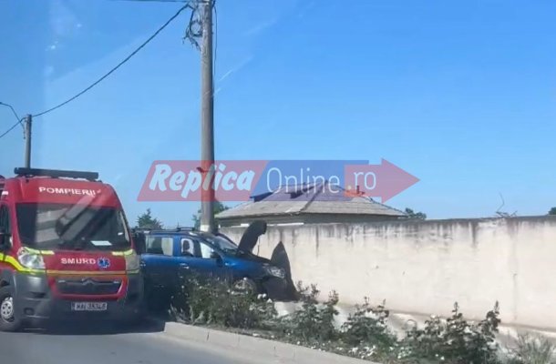 Accident rutier în localitatea 23 August. O mașină a intrat într-un gard. Video
