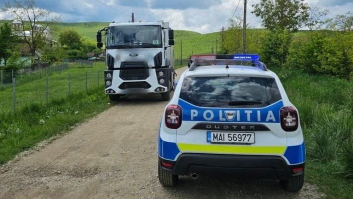 O femeie și un copil de 3 ani au murit după ce au căzut dintr-o căruță și au fost loviți de un camion, în Cluj