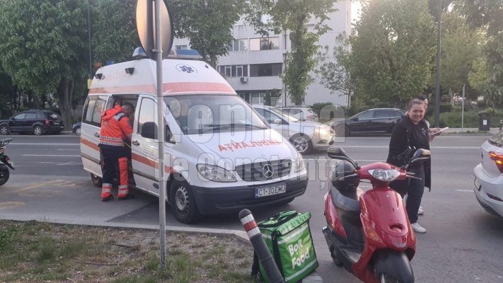 Un livrator de mâncare a fost lovit de o mașină pe Bd. Lăpușneanu