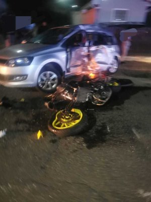 Un tânăr de 19 ani a murit, iar alte patru persoane au fost rănite, într-un accident rutier 