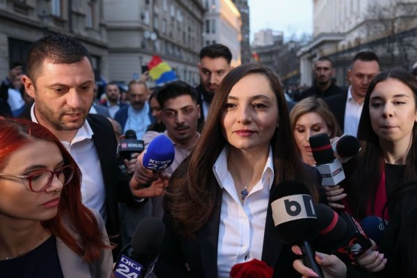 5 senatori POT demisionează din partid și se desființează grupul parlamentar