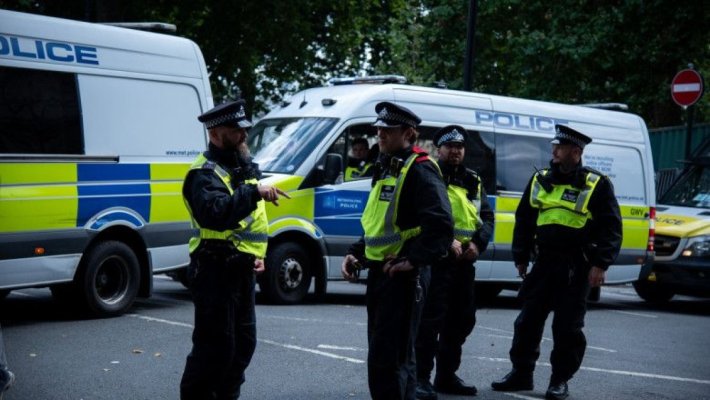 Poliţia britanică anunță că a arestat opt bărbați suspecţi de terorism, dintre care şapte sunt iranieni