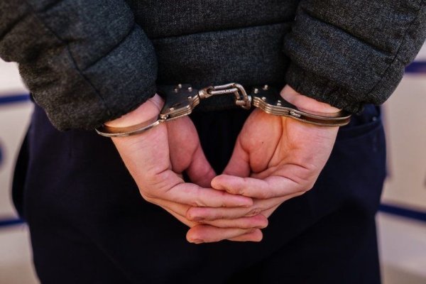 Tânăr de 20 de ani suspectat de şantaj, arestat pentru 30 de zile