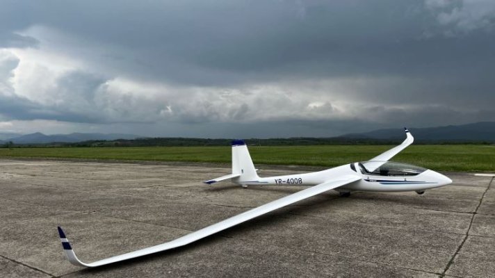Un avion de la Aeroclubul Caransebeş a aterizat forțat. Experienţa pilotului a salvat echipajul