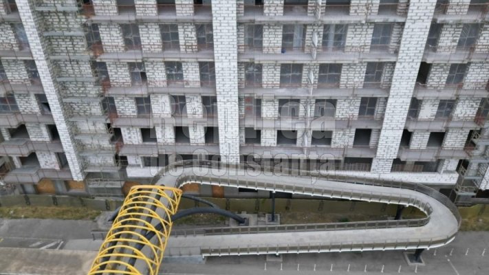 Blocul lipit de pasarela din Mamaia urmează să fie modificat iar. Video