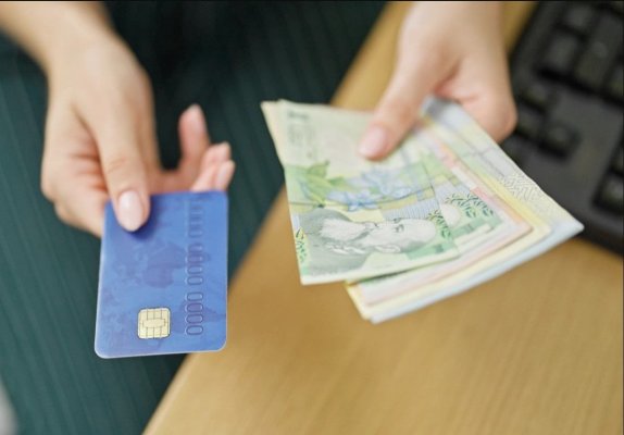 Specialiștii recomandă cetățenilor să aibă o rezervă de bani cash în caz de nevoie