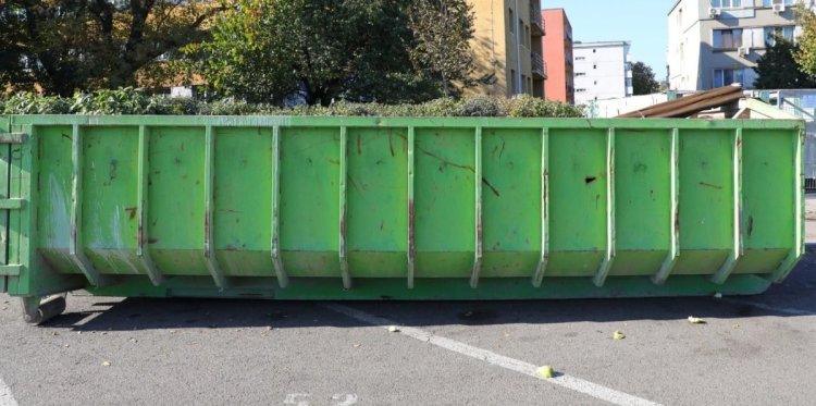 Container special pentru deșeuri voluminoase, amplasat în cartierul KM 5