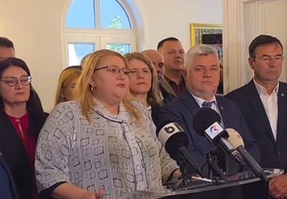 A revenit la sentimente mai bune! Diana Șoșoacă îndeamnă susținătorii să-l voteze pe George Simion. Video