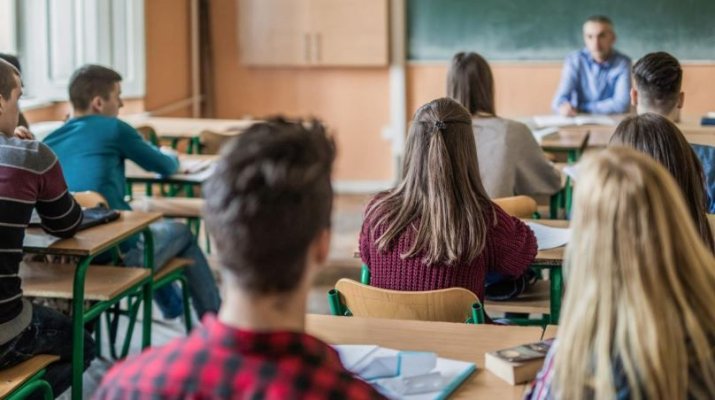Ministrul Educației e nemulțumit de învăţământul liceal din România: „Suntem în Epoca de Piatră, nici măcar Evul Mediu”