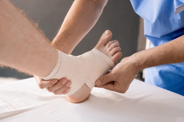 Entorsa de gleznă, o afecțiune serioasă: Autoritățile franceze trag un semnal de alarmă