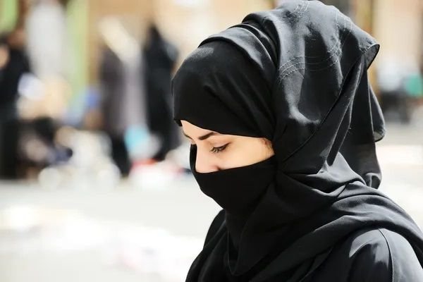 Iranul a suspendat aplicarea legii care obligă femeile să poarte hijab