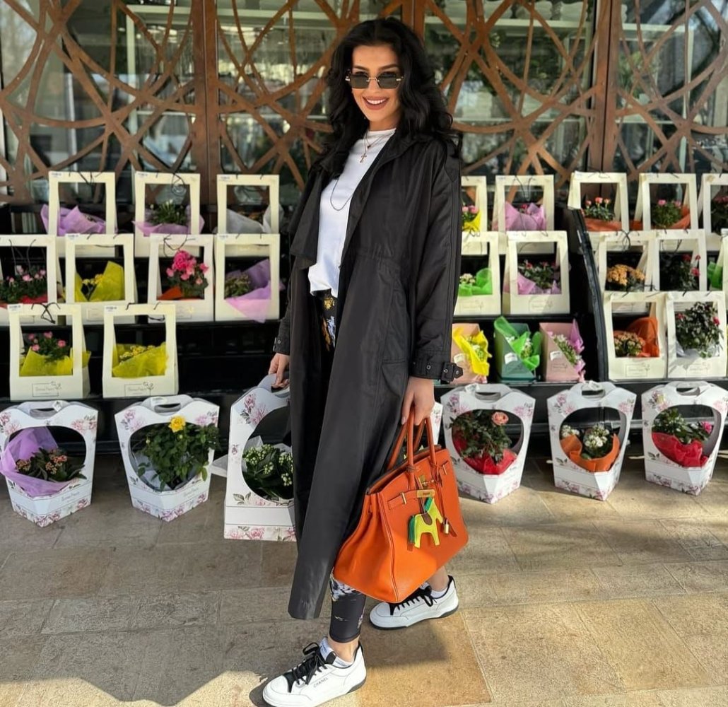 Anastasia Tanase e saraca lipita pamantului, dar isi face vacantele in destinatii de lux! Anastasia Tanase e saraca lipita pamantului, dar isi face vacantele in destinatii de lux!