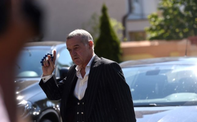 Gigi Becali, supărat foc pe polițiștii acuzați că l-ar fi ”pândit” să-i ia permisul. Video