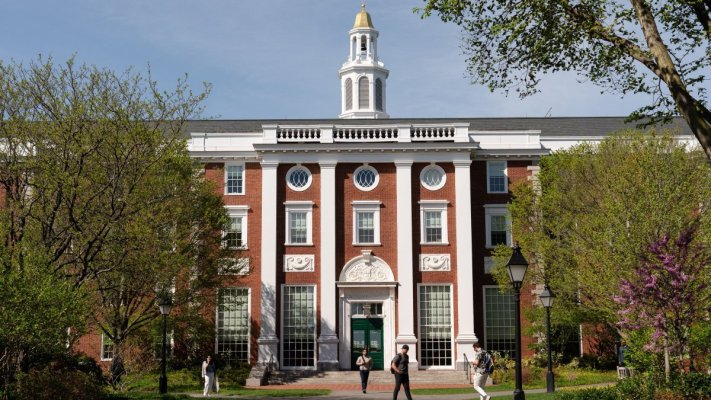 Șoc în SUA: Administrația Trump interzice Universității Harvard să înscrie studenți străini