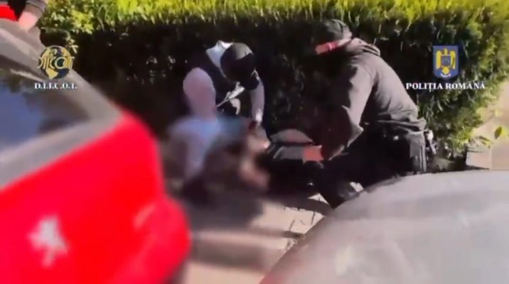 Flagrant la Constanța! Un traficant de droguri a vândut, dintr-o lovitură, 2 kg de canabis, pentru 6000 de euro. Video