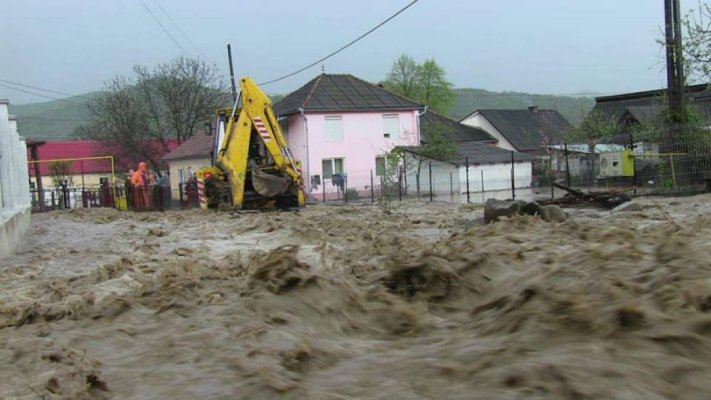 Pericol major de inundații! Cod roșu de viituri în România