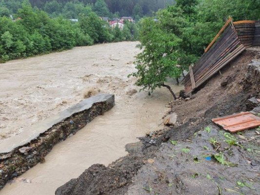 Inundațiile amenință România! Hidrologii dau alerta pentru 24 de județe, risc de viituri rapide