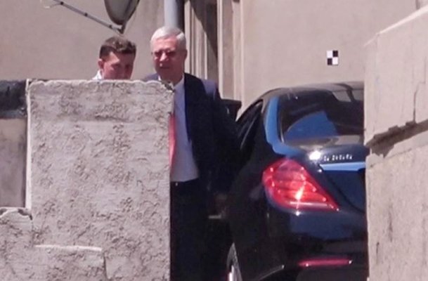 Ambasadorul Rusiei la București, surprins în timp ce ieșea de la o întâlnire cu ÎPS Teodosie