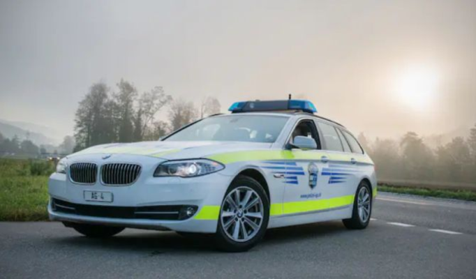 Doi români au fost arestați, după ce au jefuit casele dintr-un sat montan evacuat din Elveția