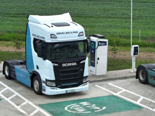 Premieră în România: Șeful CNAIR anunță deschiderea primului hub de mare putere pentru încărcarea mașinilor electrice