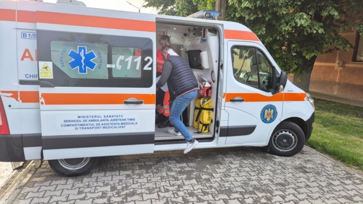 Primar bătut și amenințat, în plină stradă, la predarea unei secții de vot.