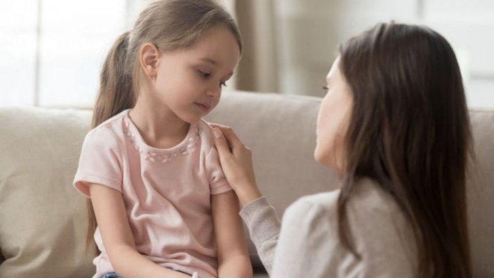 Alimentația din copilărie poate influența vârsta primei menstruații