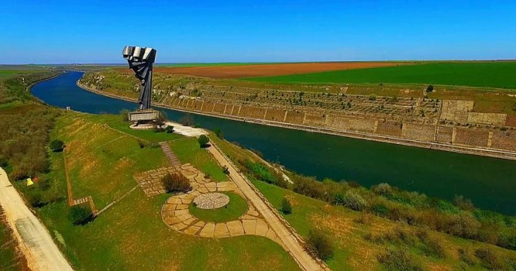 Monumentul Tineretului de la Straja sau Îngerul Căzut, imaginea României în anul 2025
