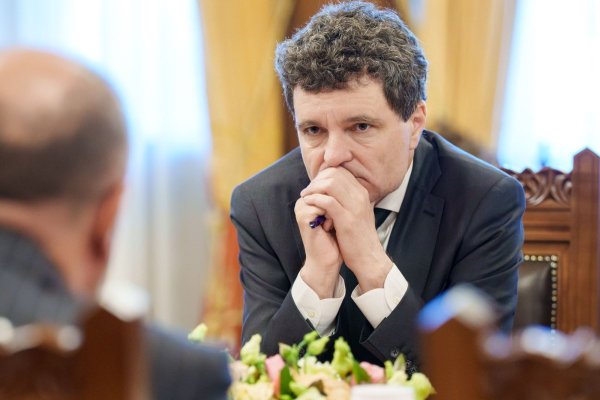 Lista cu tăieri de cheltuieli, pe masa discuțiilor de la Cotroceni: concedieri, sporuri eliminate, dispar tichetele de vacanță (surse)