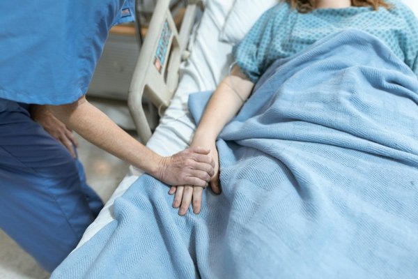 Cercetătorii au descoperit cum pot diminua durerile postoperatorii la femei