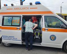 Serviciile de ambulanţă din 17 judeţe nu au finanţarea necesară pentru luna septembrie
