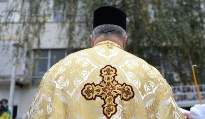 Legea care interzice să te dai preot fără recunoașterea oficială a statului, contestată la CCR