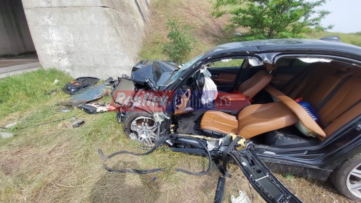 O mașină a intrat într-un cap de pod la Valea Dacilor. Șoferul era băut. Video