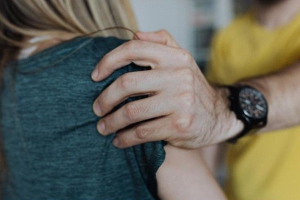 O femeie a fost exploatată, timp de şapte ani, de către o familie din Bucureşti, fiind forţată să se prostitueze
