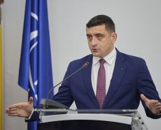 Simion a acuzat că România se poartă ca o slugă, după ce a agreat ca SUA să trimită aici armament și trupe