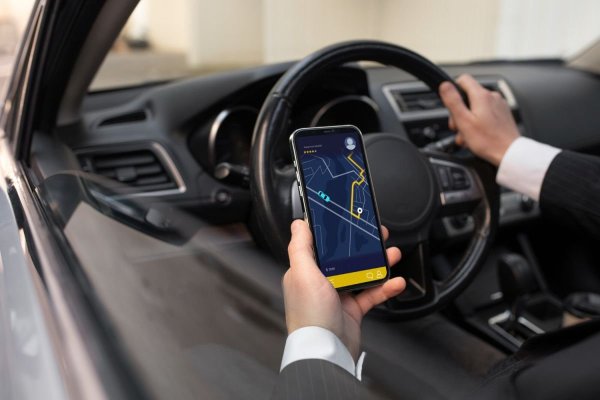 Uber lansează în România curse pe abonament. Serviciul a atras probleme în SUA