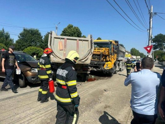 Accident între două camioane și trei mașini, la Mihail Kogălniceanu