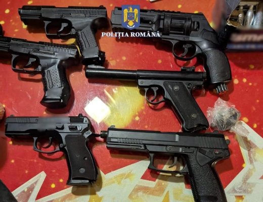 Percheziție domiciliară la din bărbat din Lumina privind nerespectarea regimului armelor 