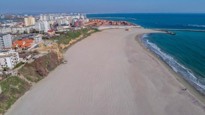 Firma care administrează restaurantul Reyna a dat în judecată Apele Române și firma White Beach SRL