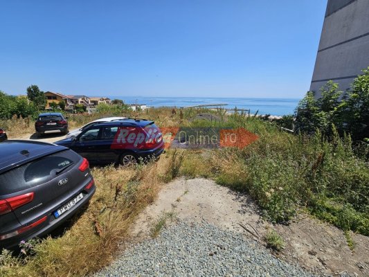 Un teren neasfaltat din Faleză Nord utilizat pe post de parcare se vinde cu 5 milioane de euro. Video